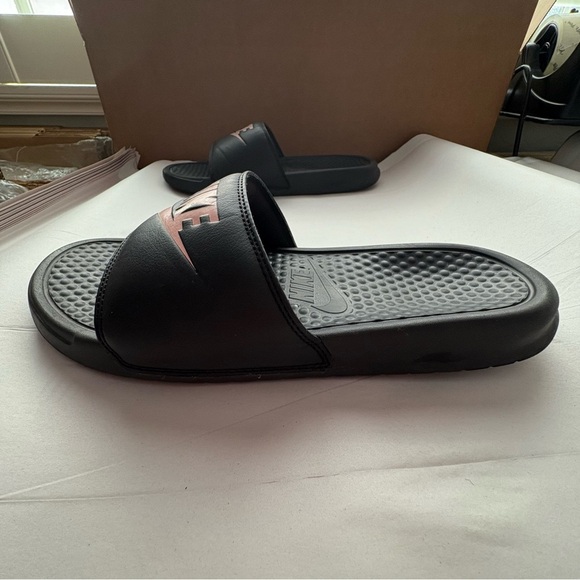 Nike Benassi Black Rose Gold Slide Sandals Size 10 Women - Picture 13 of 16